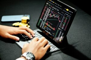 The UAE has launched a national stablecoin pegged to the dirham (AED) with full backing from the Central Bank. 