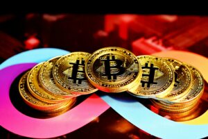 David Bailey predicts a long bullish run for Bitcoin as institutional adoption grows, while analysts caution that cycles and volatility remain part of the market.