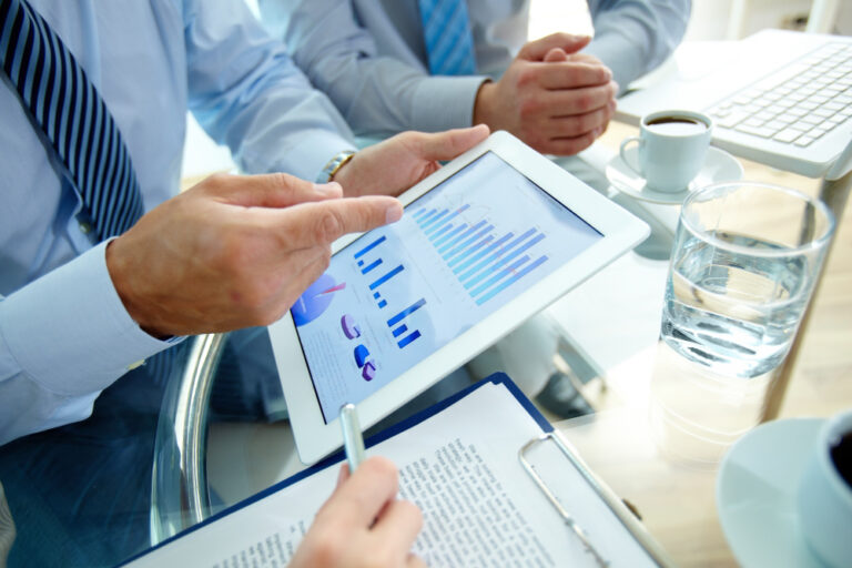 Mastercard and Visa are accelerating stablecoin integration, signalling a major shift toward on-chain payments and everyday crypto transactions.