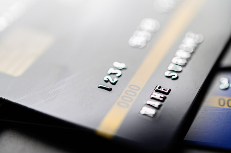 Banks are rapidly turning to blockchain-based stablecoin solutions to achieve faster, cheaper, and more efficient cross-border payments.